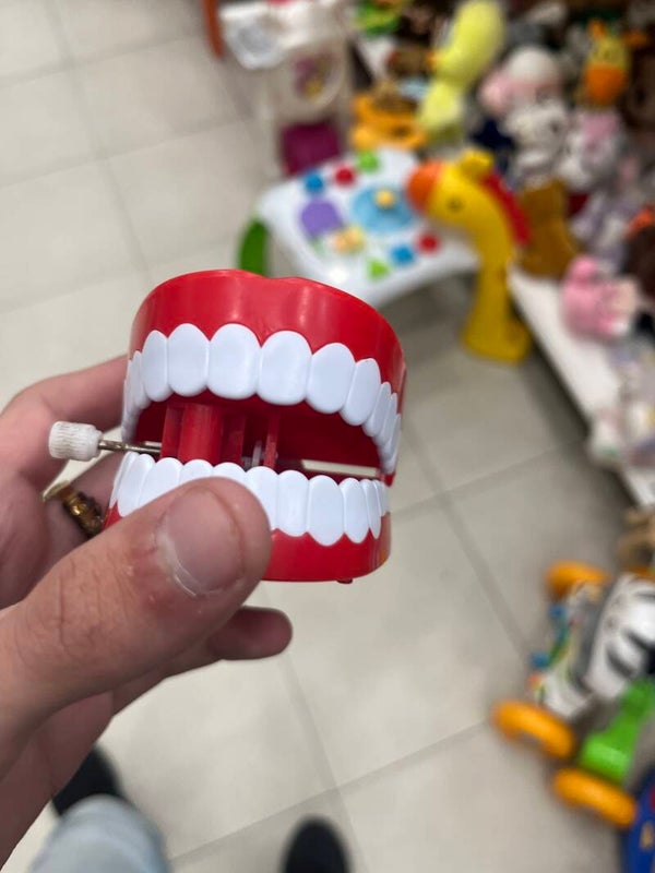 Wind Up Teeth - Toys
