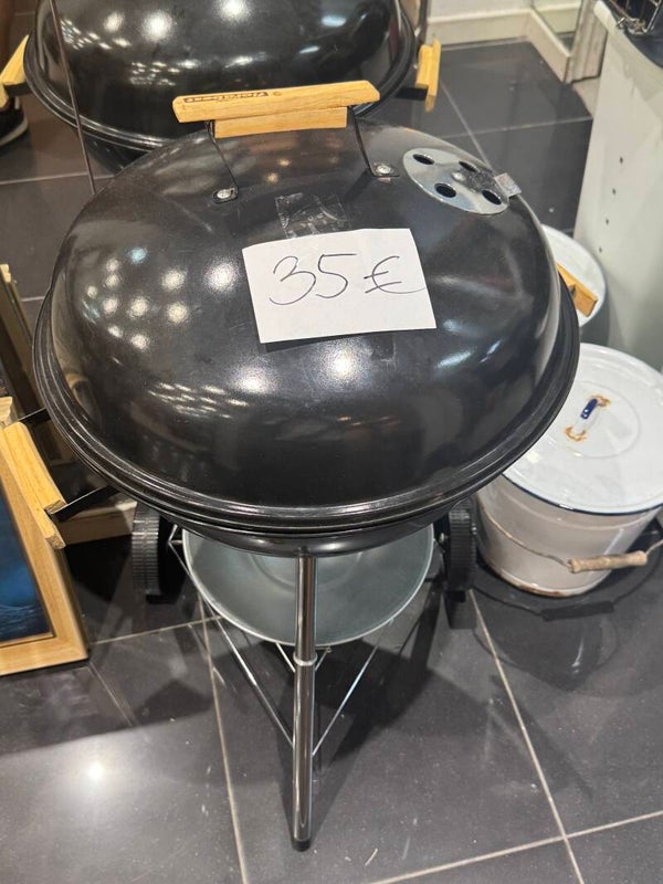 black charcoal kettle barbecue - Home Supplies*