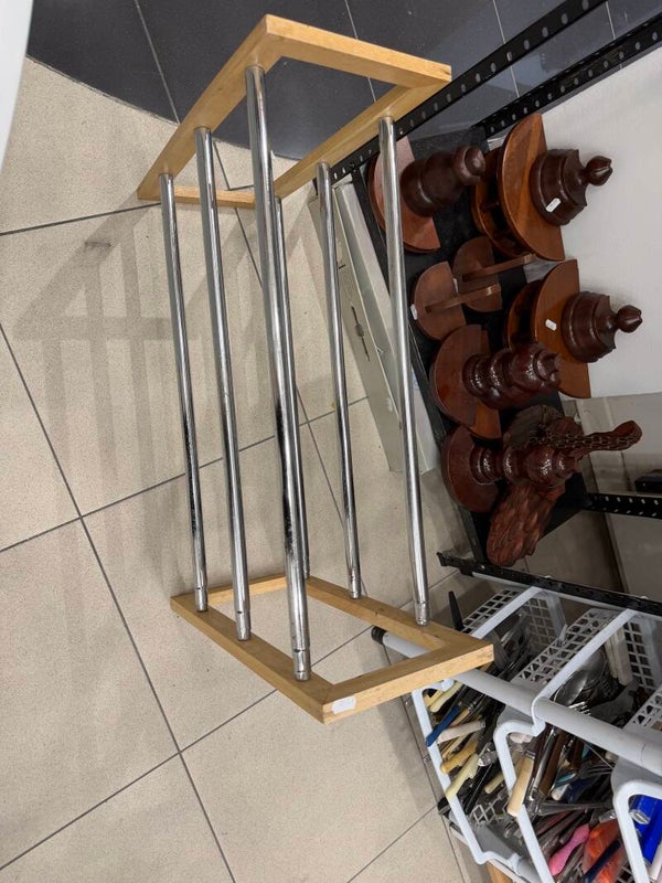 Extendable Shoe Rack - Supplies*
