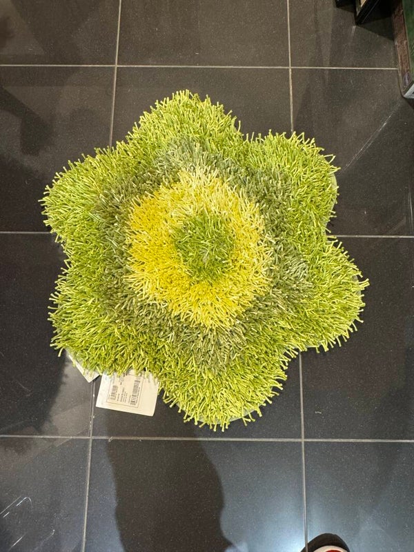 New Shaggy flower rug- Supplies ***