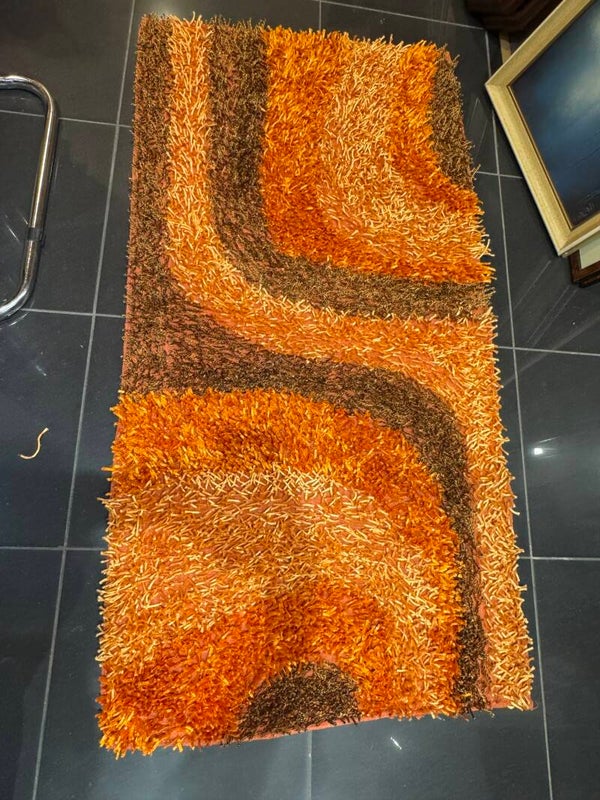 New Retro style shaggy rug- Supplies ***