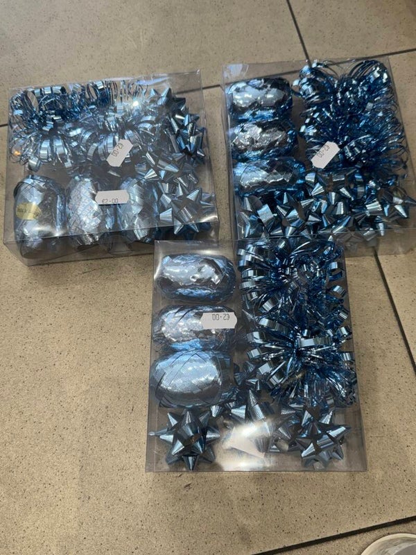 Light blue gift bows- stationary ***