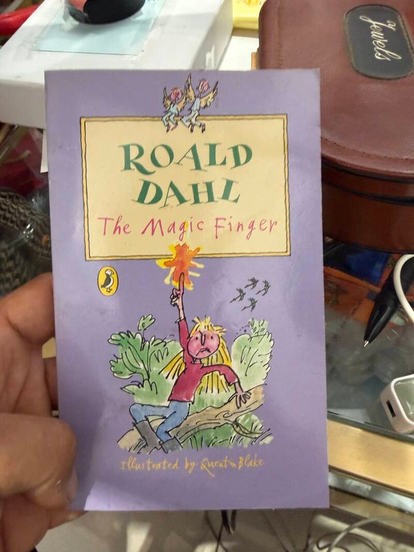 Roald Dahl - The Magic Finger + Esiot Trot - Books
