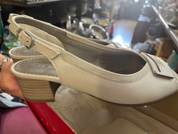 Women Sandals - Size 38