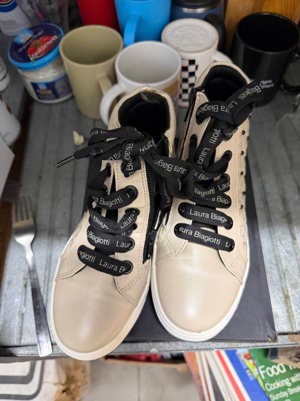 Girls Shoes - Size 34