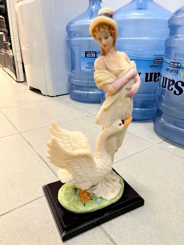 Lady Figurine-Decor ***