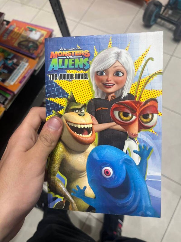 Monsters vs Aliens - Books
