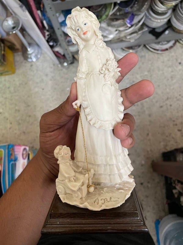 Large Statue - Figurines