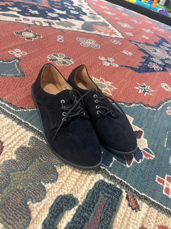 Women's Black Shoe - Size 39 ***