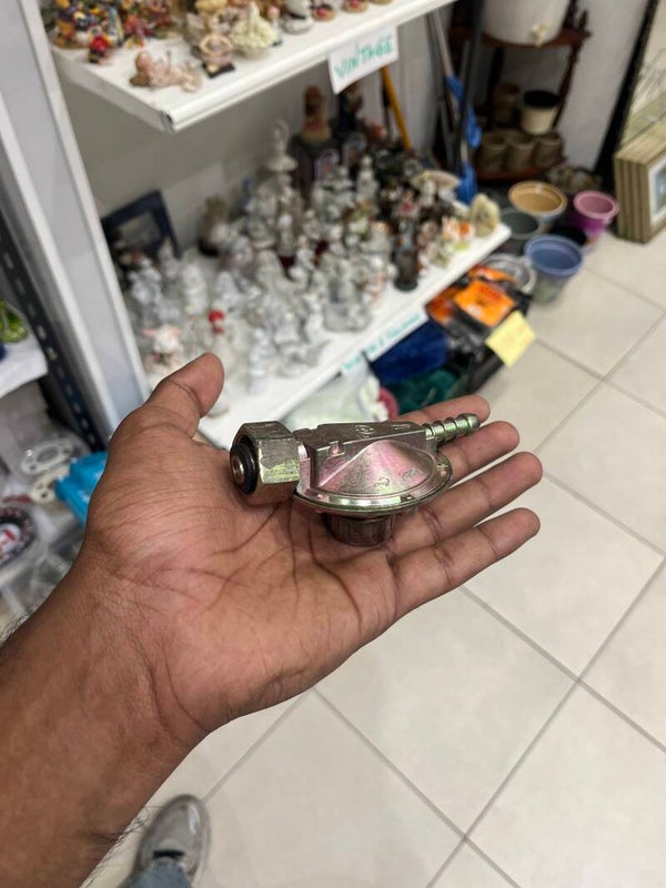 LPG Regulator - Supplies ***