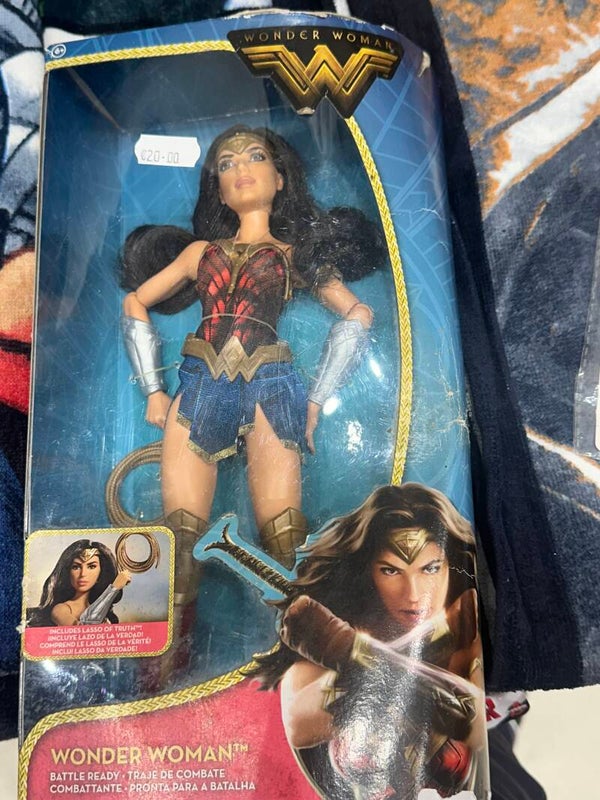 Wonder woman figure - toys*