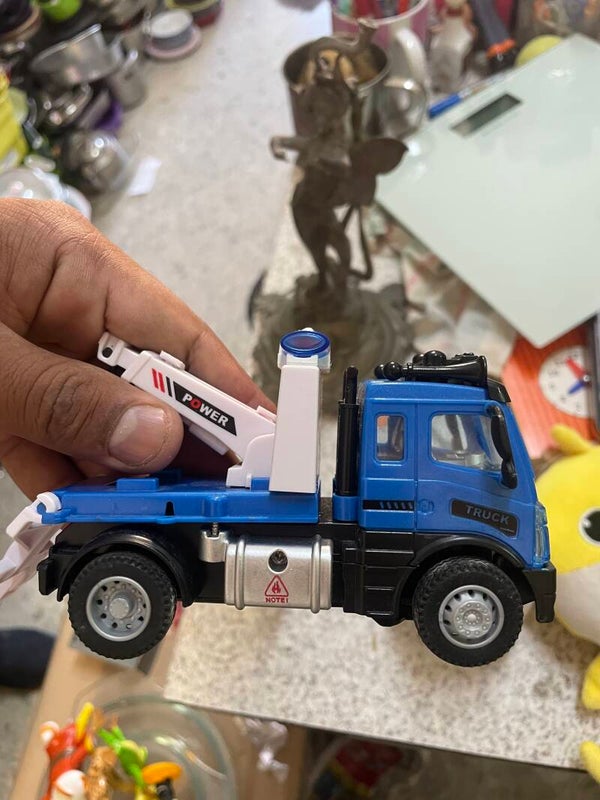 COLLECTABLE METAL CAR ***