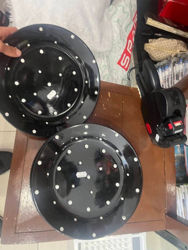 Black plates set €2 each - Home supplies*