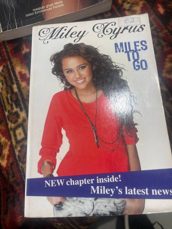 Miley Cyrus  Miles To Go - books*