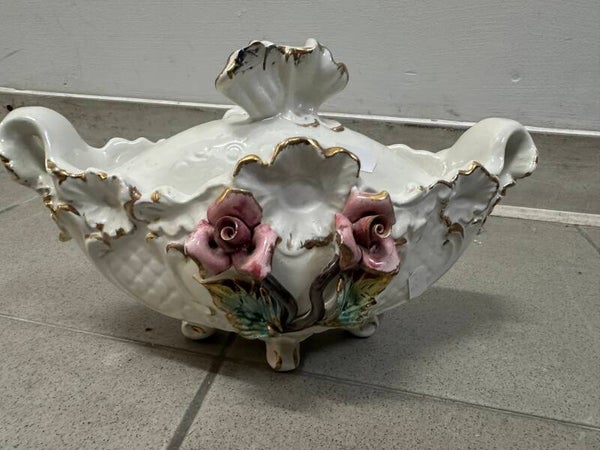 Capodimonte porcelain centerpiece tureet- Decor***