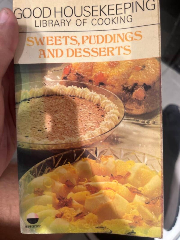 Sweets,Puddings and Desserts - books*