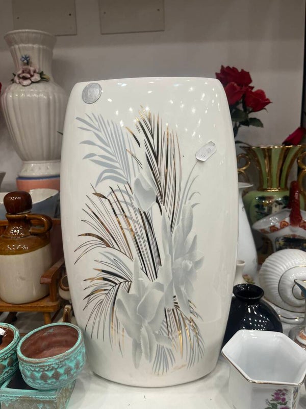 Ceramic Vase - Decor ***