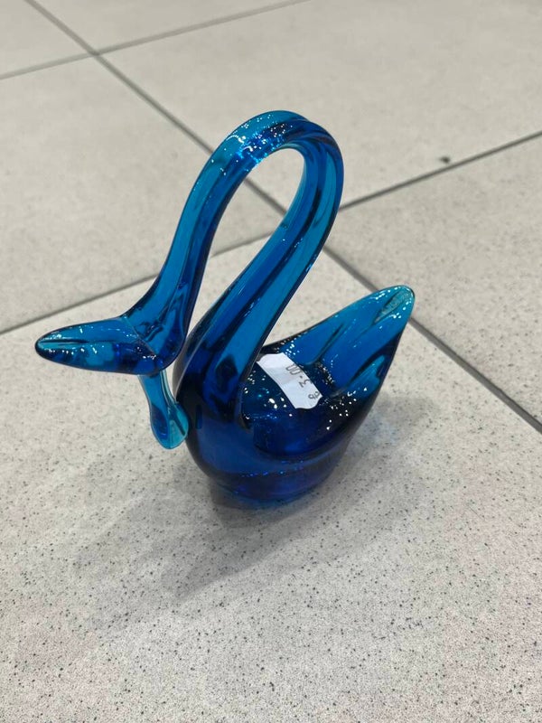 Blue glass swan- Decor***