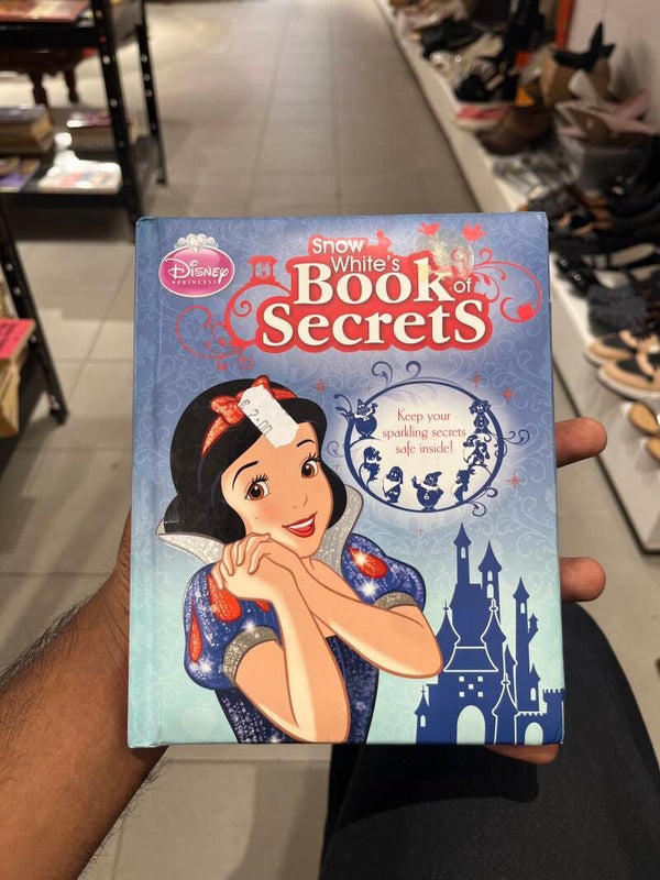 Snow White Book Of Secrets - Books ***