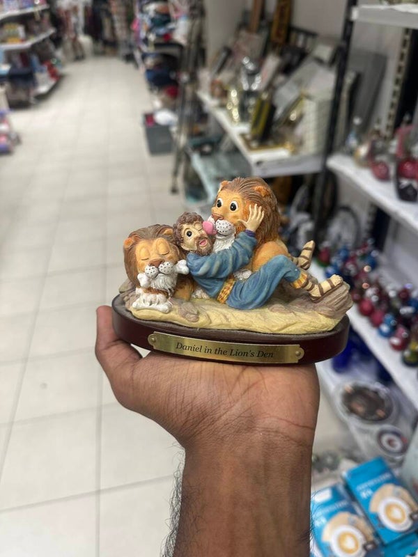 Daniel In The Lions Den Figurine - Figurine ***