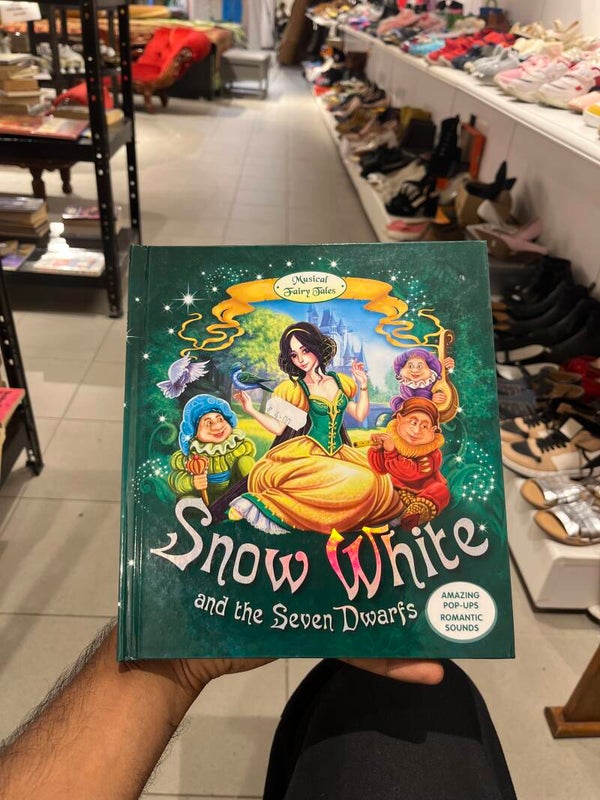 Snow White And The Seven Dwarfs - Books**