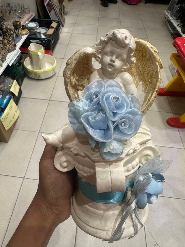 Beautiful Cherub Angels Figurine Centerpiece - Home decor **
