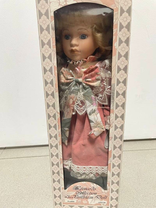 Porcelain Doll - Figurines