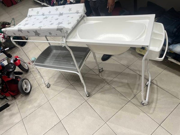 Nappy Changer & Baby Bath - Babies*