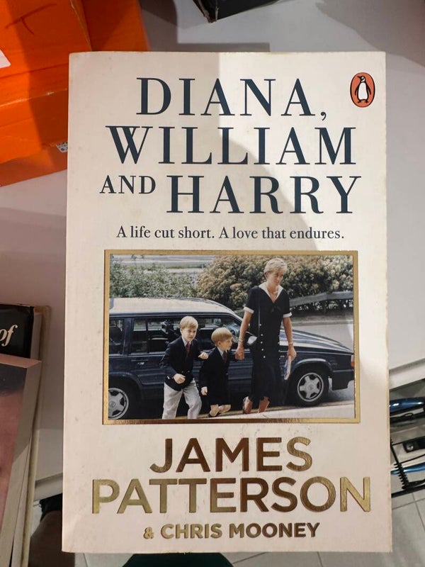 Diana William & Harry - A Life Cut Short - Books*