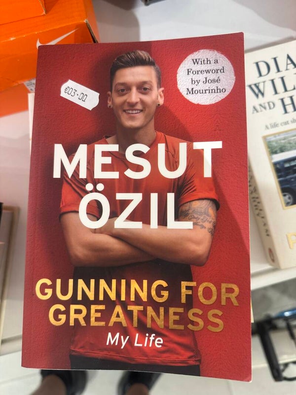 Gunning For Greatness Mesut Ozil - Books*