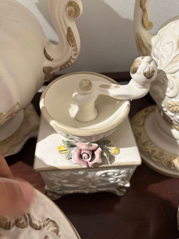 Capodimonte Coffee Grinder - Decor*