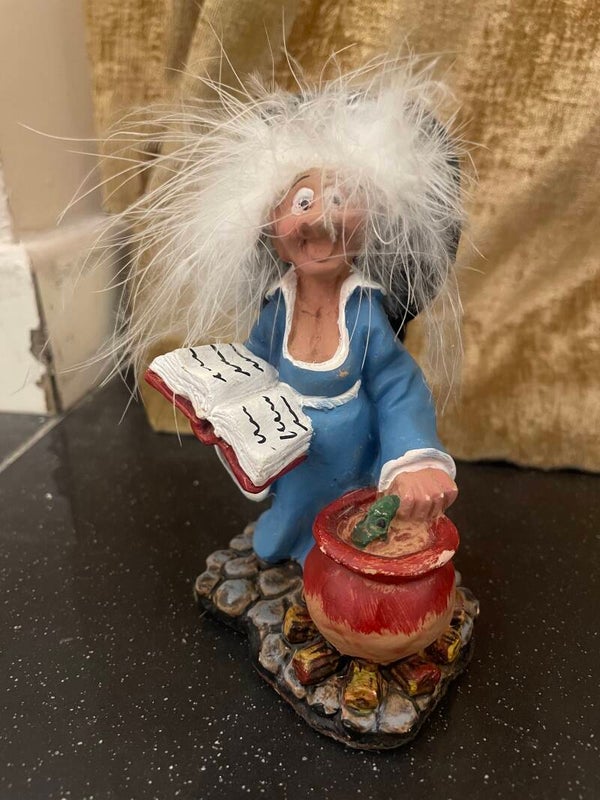 Collectible Witch Statue - Figurines