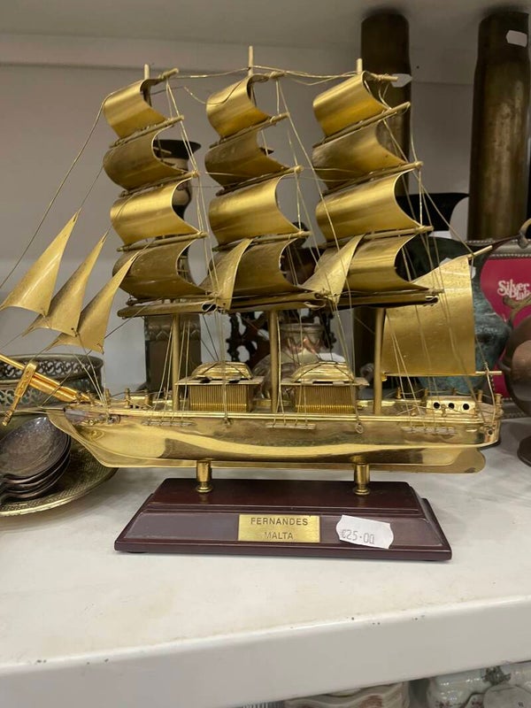 Golden Ship Model Fernandes - Collectibles