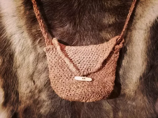 Touw dijrollen en verwerken tot een netzak / Faire des cordes et les transormer en sac en filet 19/11/2024 -Dilbeek