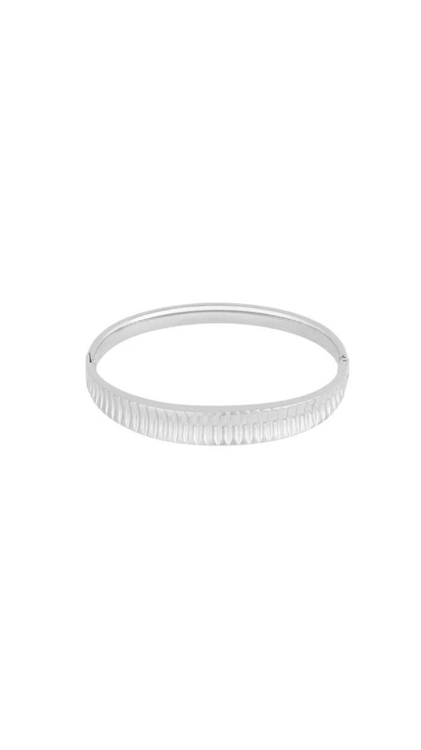 Bracelet with structure zilver