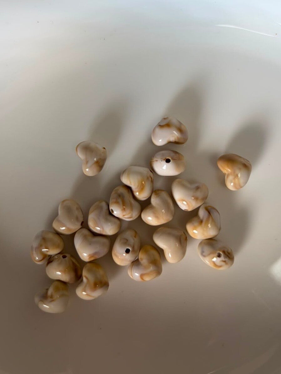 20 lossen hartjes kralen caramel kleur