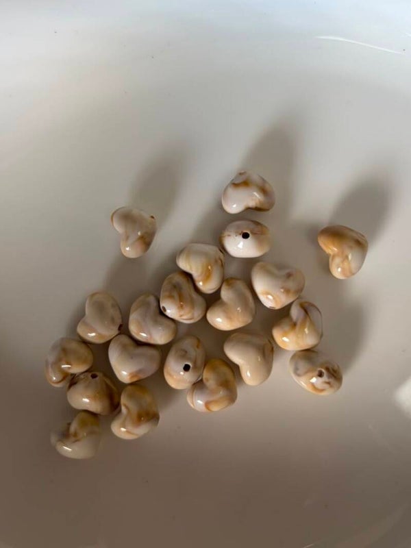 20 lossen hartjes kralen caramel kleur