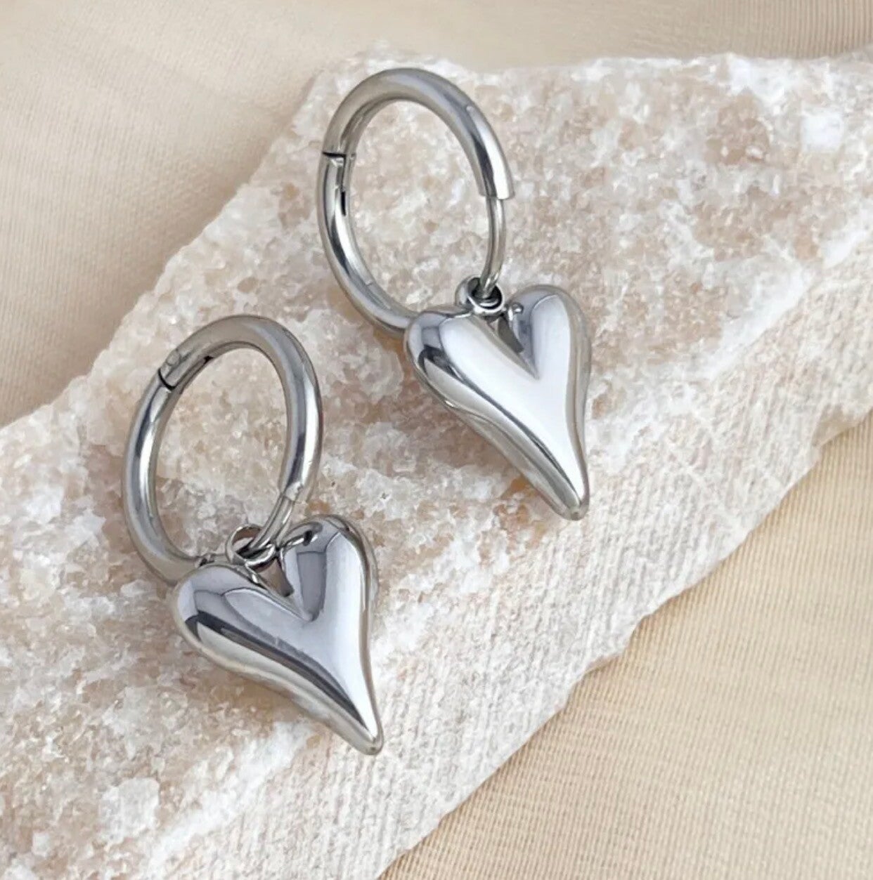 Simple love oorbellen zilver