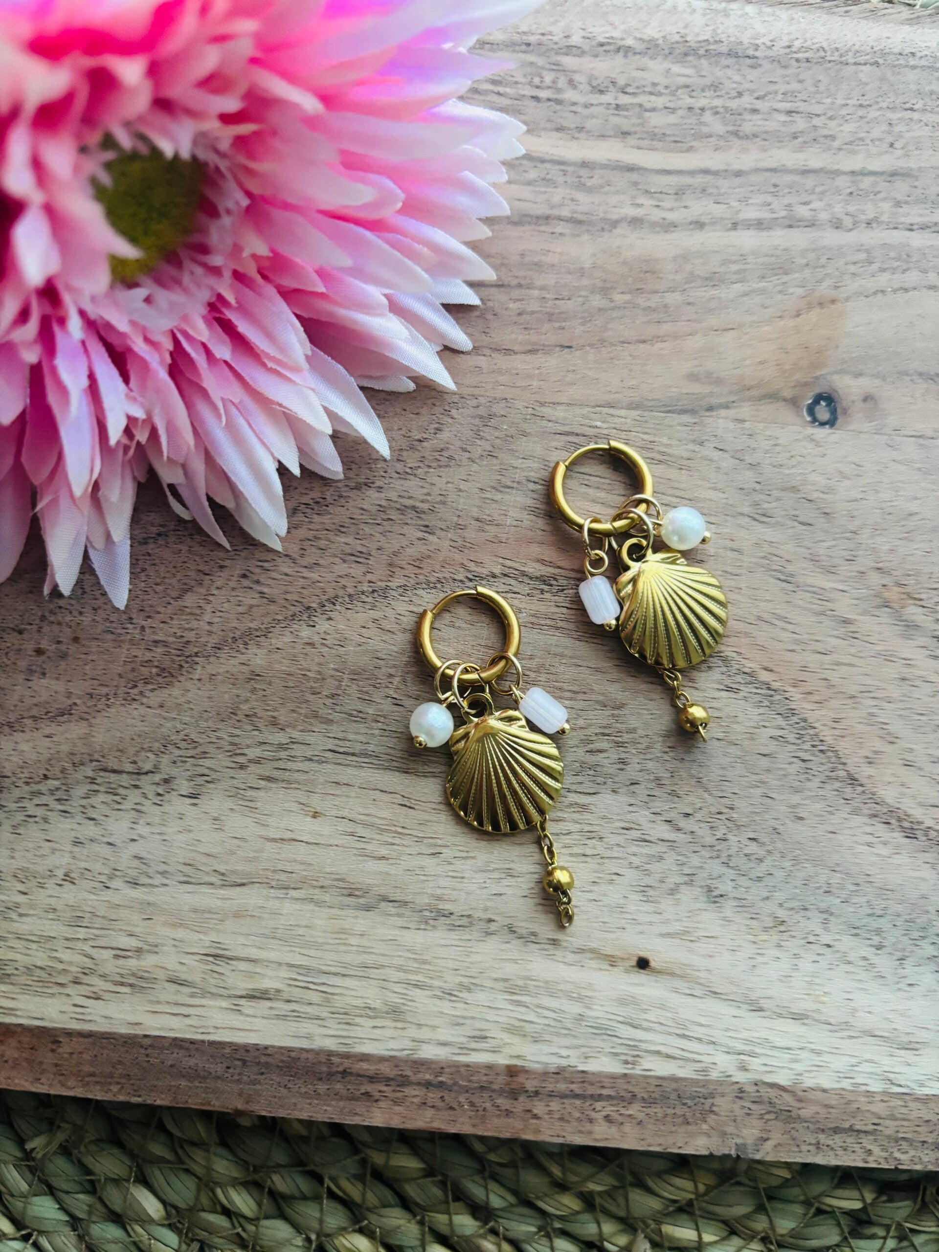 Pink luxe seaschelp oorbellen