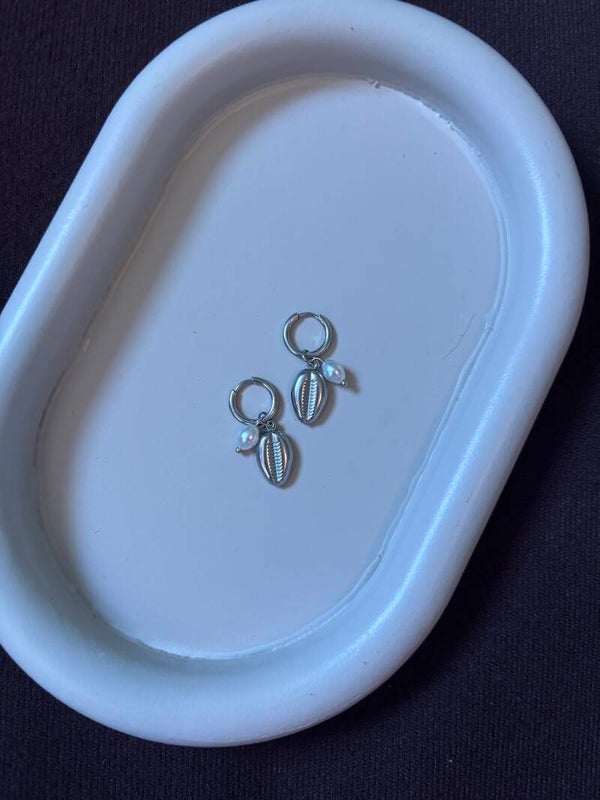 Mini schelp parel oorbellen zilver