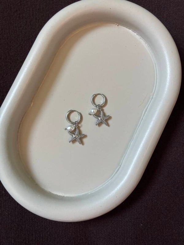 Simple zeester parel oorbellen zilver
