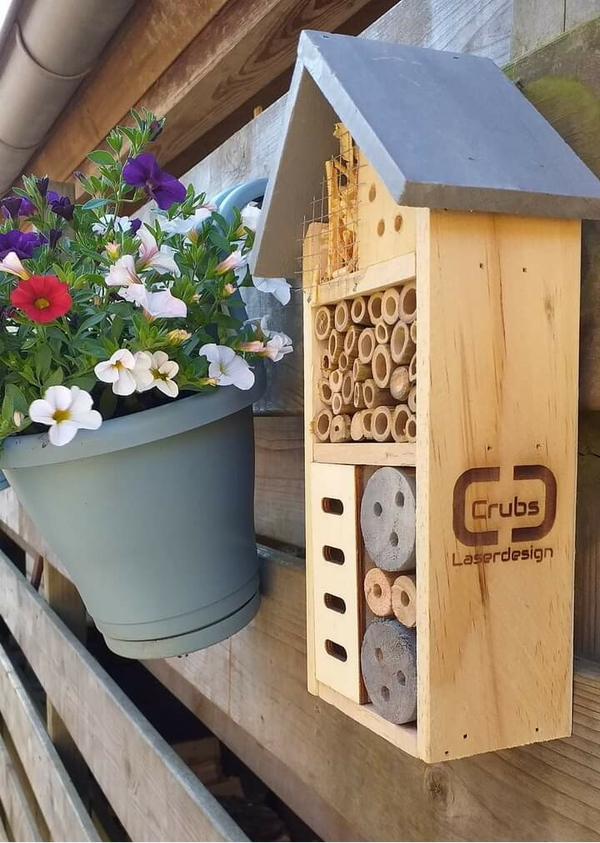 Insectenhotels met slogan