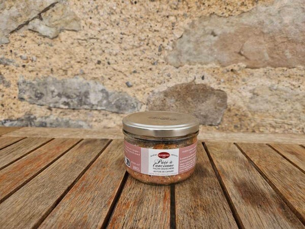 Päté à l'ancienne façon grand-mère au foie de canard