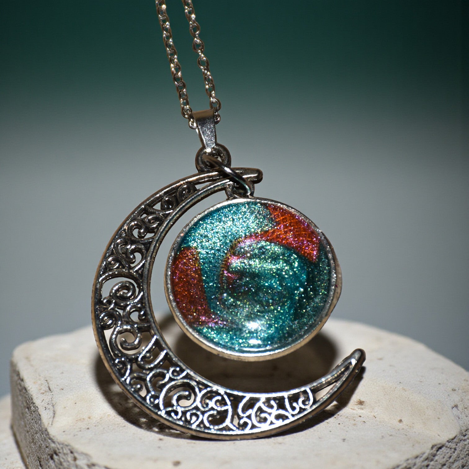 ✨ Colliers faits main en résine époxy – Pièces uniques ✨