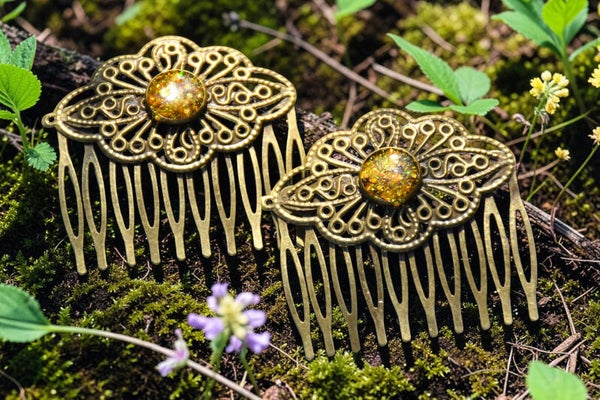 Peigne à cheveux bohème en métal vieil or et résine – Accessoire artisanal fait main