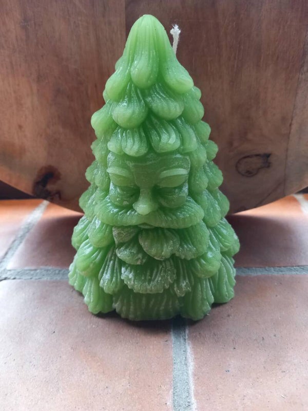grote kerstboom met gezicht