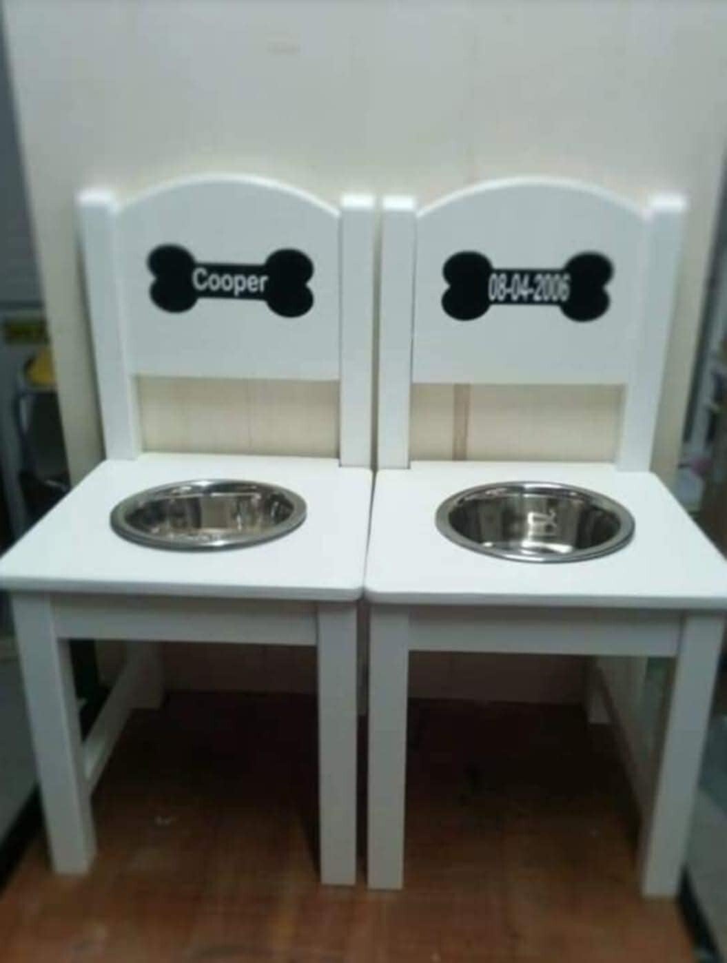 Hondenstoel met voederbak