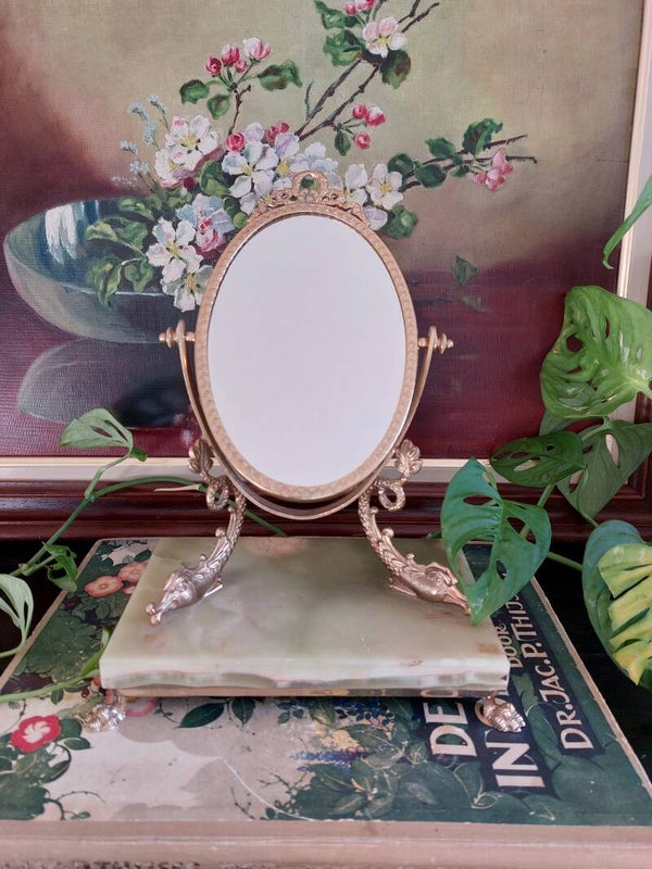 Kaptafel spiegel op onyx voet