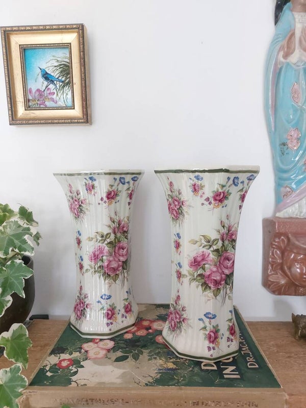 Porseleinen rozen vaas