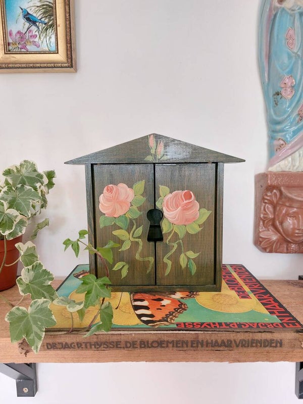 Houten sleutelkast floral